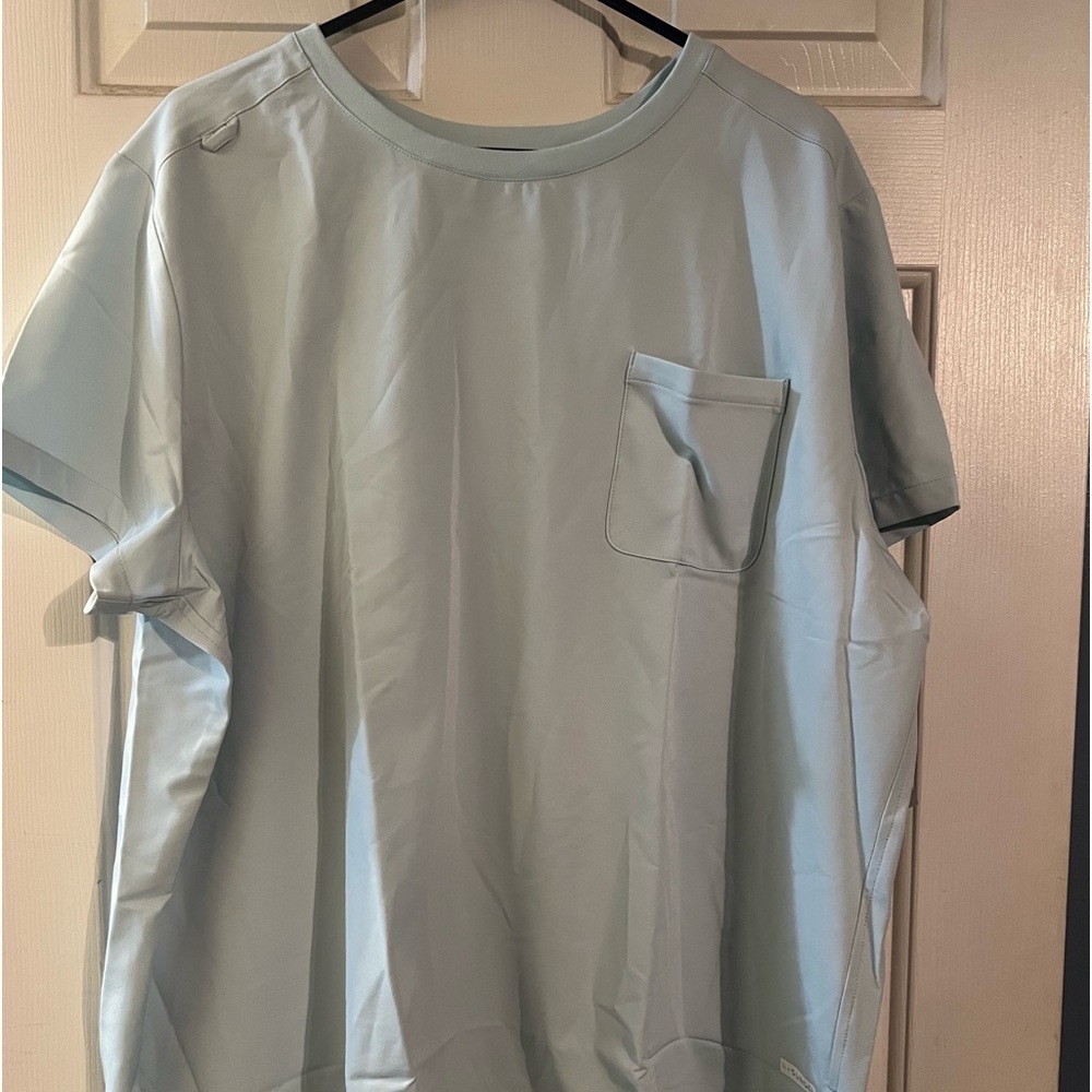 Resurge scrub top size 3x light blue